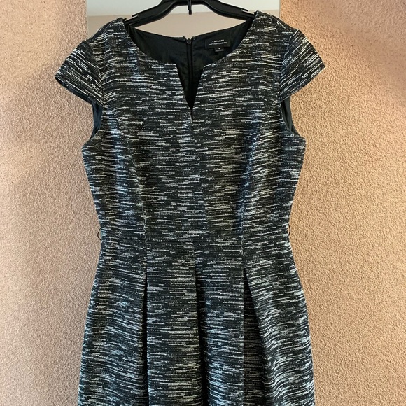 ***SOLD***Tahari dress size 8 - Picture 3 of 5